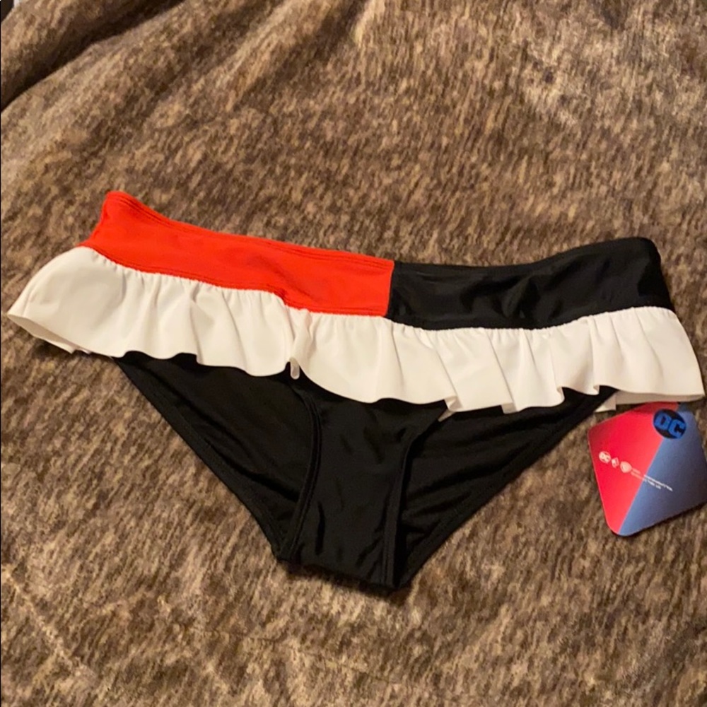 ❤️DC Comics‎ Harley Quinn Swim Skirt Batman🖤 - Picture 4 of 6